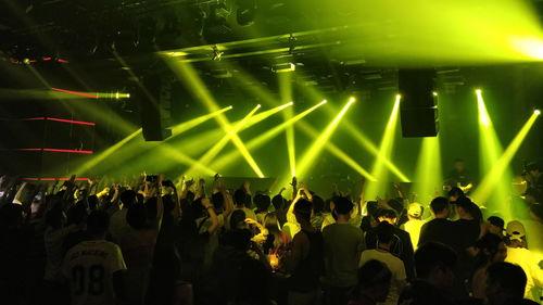 头条蹦迪广告视频下载,热门广告视频带你领略音乐魅力