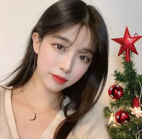 抖音网红走秀女人,时尚潮流的街头演绎