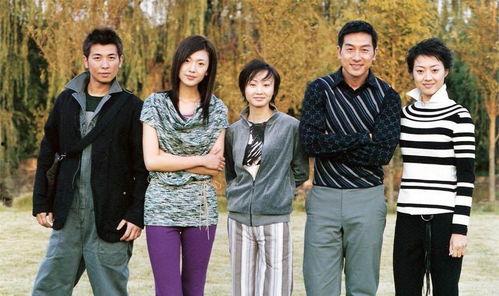 女装甲团长在线观看,穿越次元，解锁时尚与力量的奇幻之旅